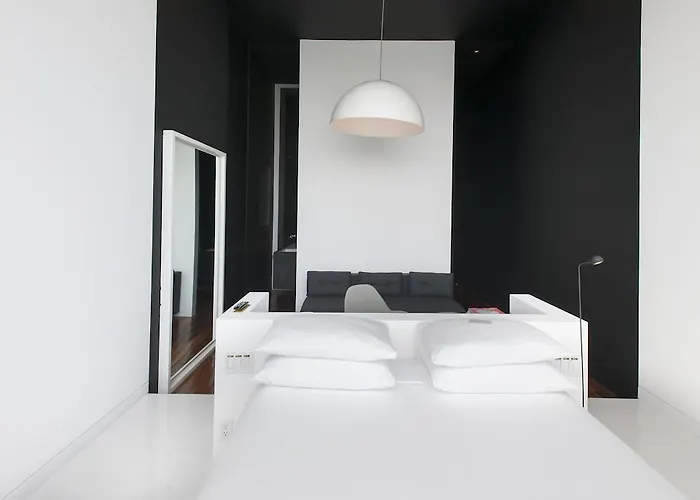 Capital Hotel 4*