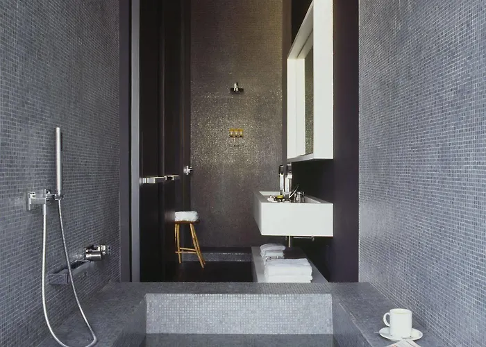 Capital Hotel 4*
